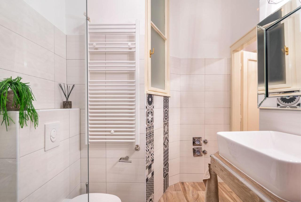 Economy Downtown Design Apartments - Free Parking - Balcony - Super Puplic Transport - Ac Budapeşte Dış mekan fotoğraf