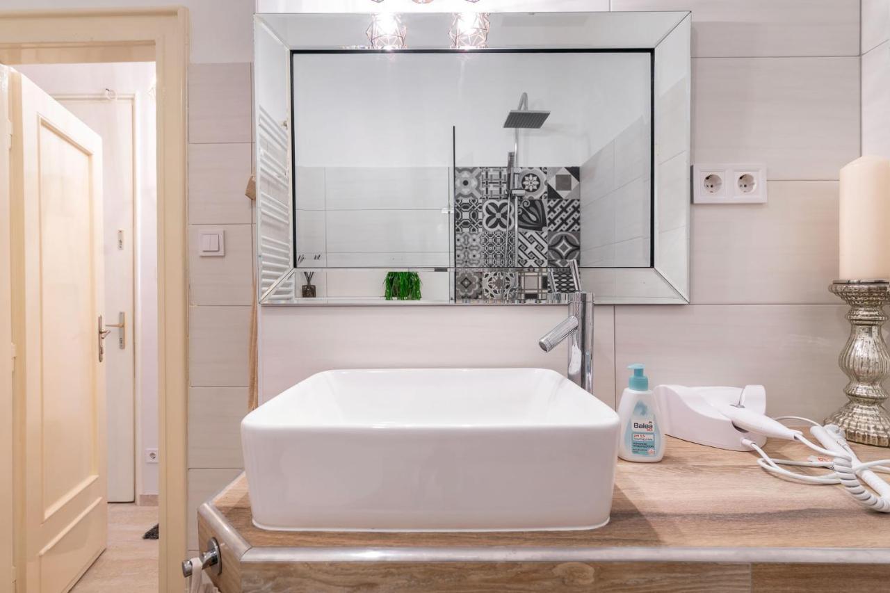 Economy Downtown Design Apartments - Free Parking - Balcony - Super Puplic Transport - Ac Budapeşte Dış mekan fotoğraf